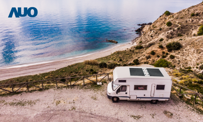 「可撓輕量化太陽光電板SunCurva」使用輕量特殊耐候型複合板取代傳統太陽能板的玻璃前板，不僅降低70%重量，每米平方僅3Kg；具有抗衝擊性能及通過電磁相容性測試，可應用於交通運輸工具，如露營車、遊艇等